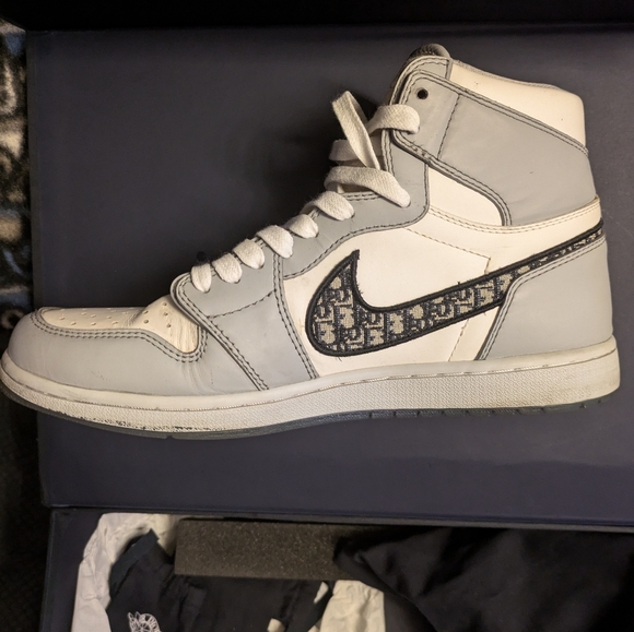 Air Jordan Dior High Tops - Picture 8 of 8
